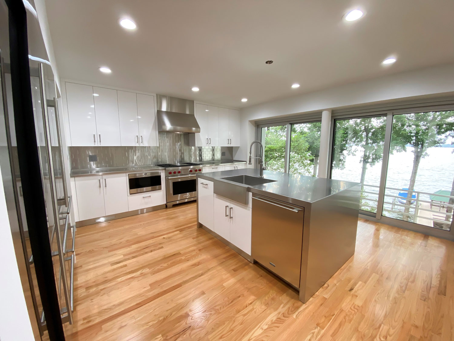 Modern Kitchen with Powder Coated Stainless Steel Cabinets